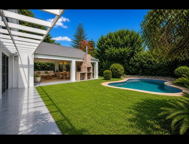 4 BEDROOM HOUSE FOR SALE IN CONSTANTIA